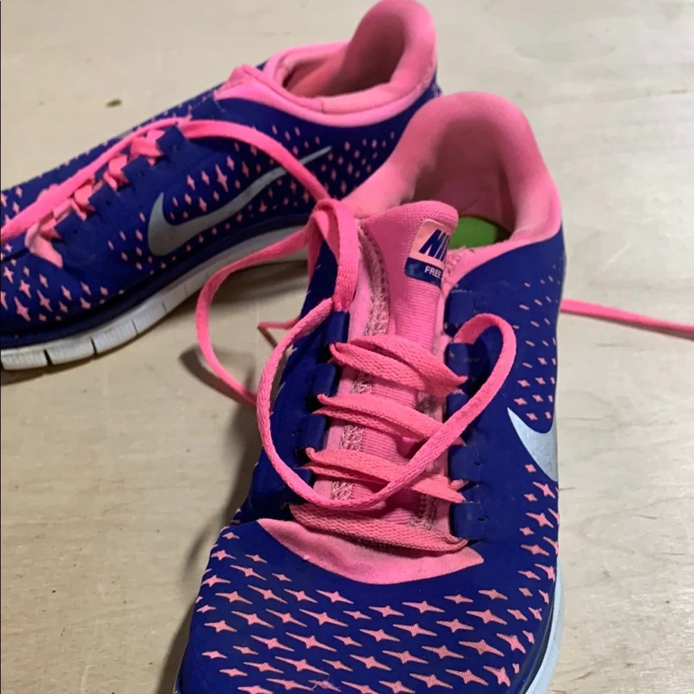 Nike Blue and Pink Athletic Shoes with Breathable Mesh‎ - size 8.5 - 3183